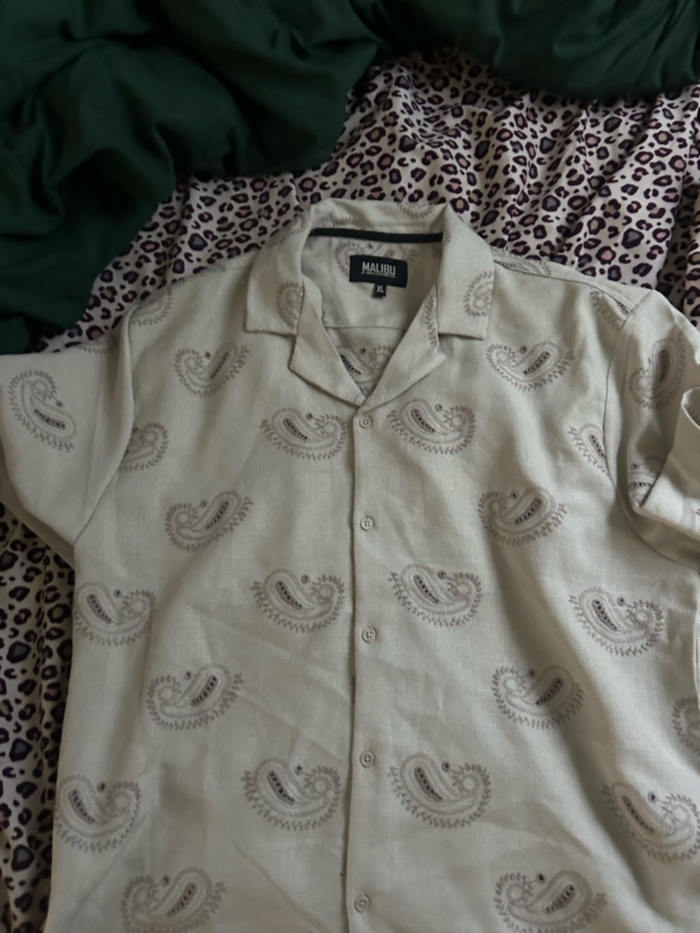 Malibu Men's Short-Sleeve Paisley Button-Down Shirt in Cream and Taupe
